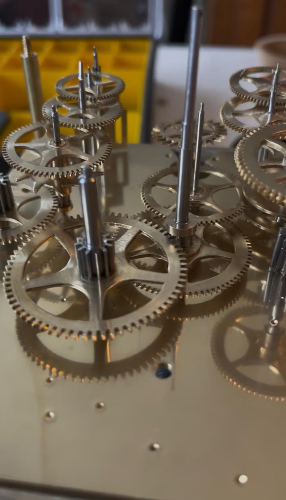 Gereinigtes Räderwerk nach der Revision