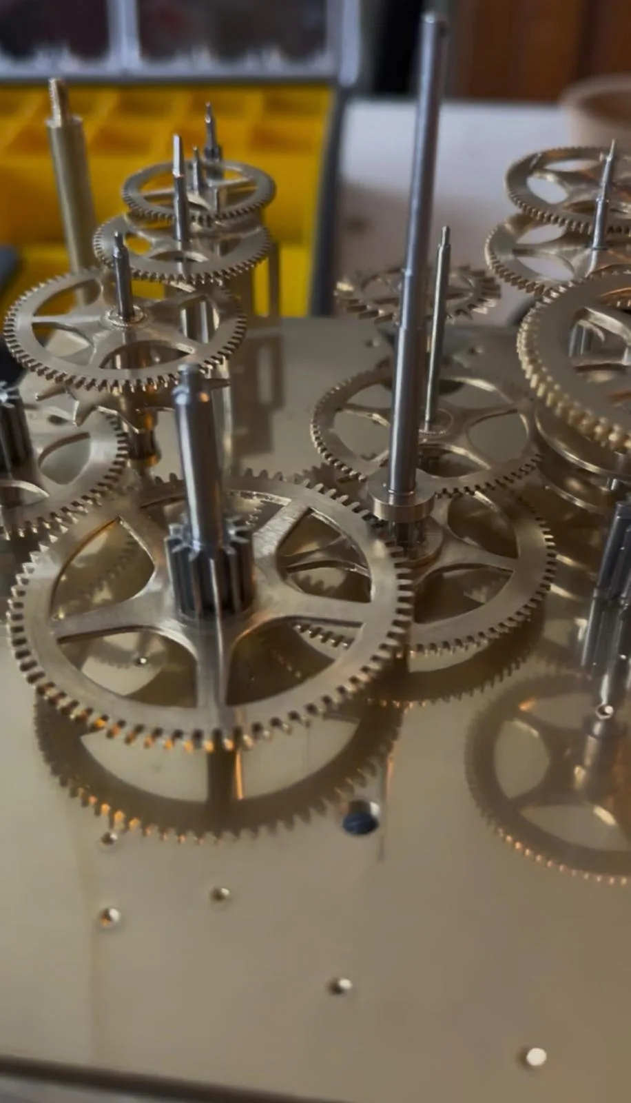 Gereinigtes Räderwerk nach der Revision