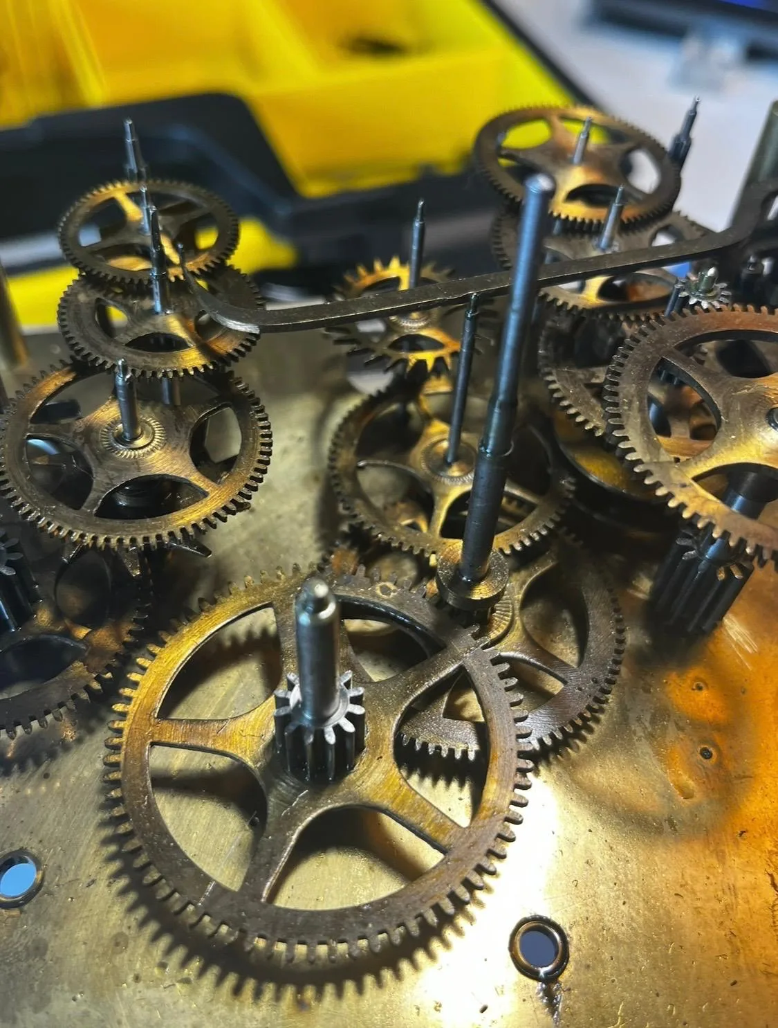 Räderwerk vor der Revision – Atelier Hellmüller Eglisau